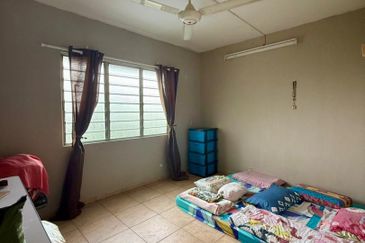 Flat Larkin Perdana