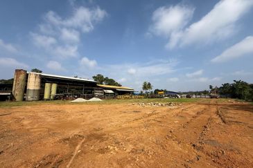 Open Shed Detached Factory with Office