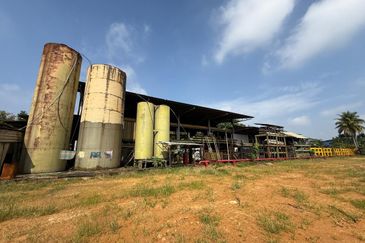 Open Shed Detached Factory with Office
