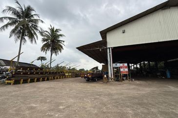 Open Shed Detached Factory with Office