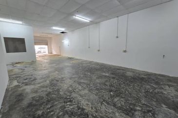 Taman Sri Putra Shop Lot Ground Floor for Rent