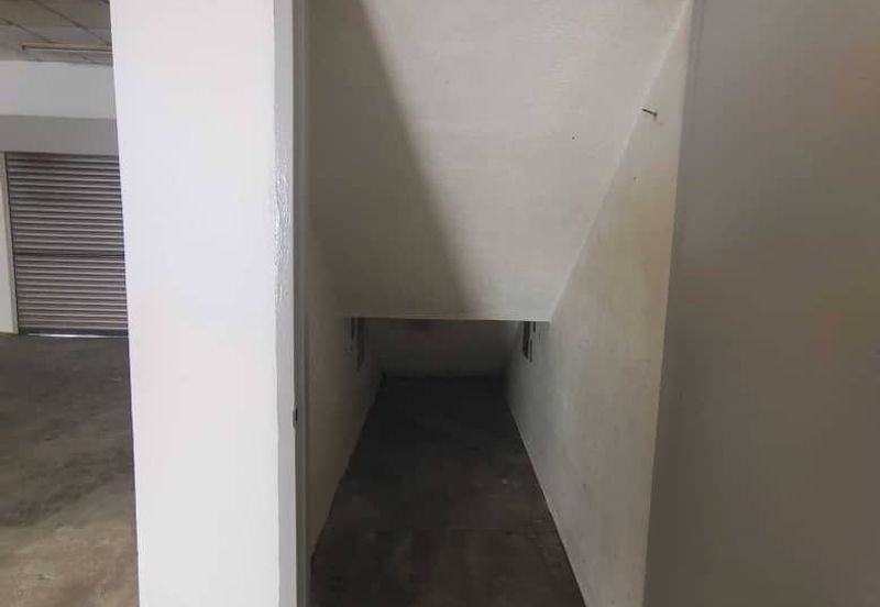 Taman Sri Putra Shop Lot Ground Floor for Rent