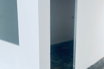 Taman Sri Putra Shop Lot Ground Floor for Rent