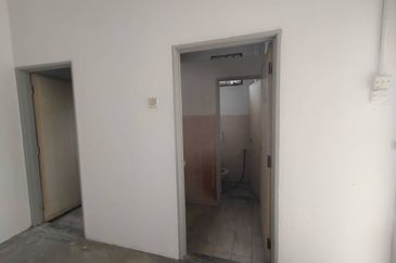 Taman Sri Putra Shop Lot Ground Floor for Rent