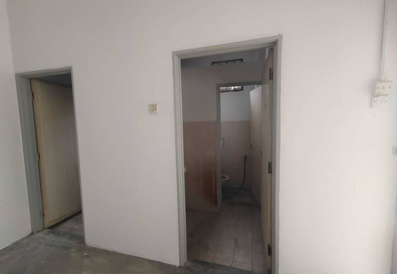 Taman Sri Putra Shop Lot Ground Floor for Rent