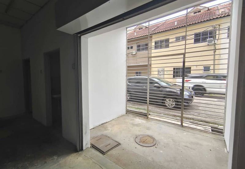 Taman Sri Putra Shop Lot Ground Floor for Rent