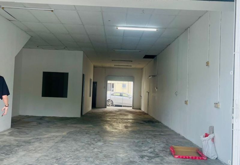 Taman Sri Putra Shop Lot Ground Floor for Rent