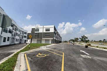 Summit Commercial Hub