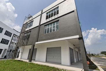 Summit Commercial Hub