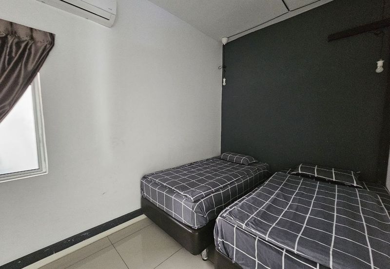 Dedaun Hijau (Greenfield Regency)