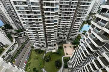 Baypoint @ Country Garden Danga Bay