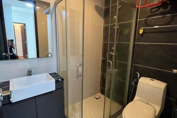 Baypoint @ Country Garden Danga Bay