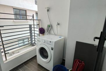 Baypoint @ Country Garden Danga Bay