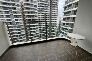 Baypoint @ Country Garden Danga Bay