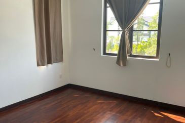 Jewels of Grasmere, Setia Marina