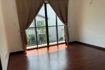 Jewels of Grasmere, Setia Marina