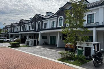 Jewels of Grasmere, Setia Marina