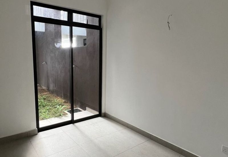 Mulia Residence Terrace House 3 Storey For Sale Below Market Price for sale