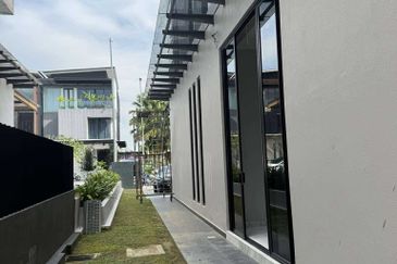 Perdana Lakeview East