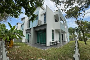 Liu Li Gardens Corner Lot for Sale at Setia Eco Glades Cyberjaya Well Maintained unit