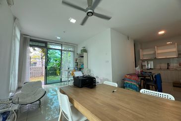 Liu Li Gardens Corner Lot for Sale at Setia Eco Glades Cyberjaya Well Maintained unit