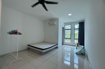 Liu Li Gardens Corner Lot for Sale at Setia Eco Glades Cyberjaya Well Maintained unit