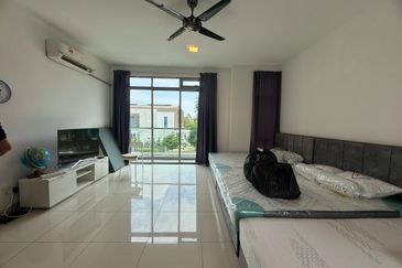 Liu Li Gardens Corner Lot for Sale at Setia Eco Glades Cyberjaya Well Maintained unit