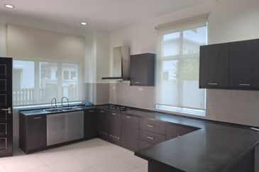 MYDiva, Perdana Lakeview East