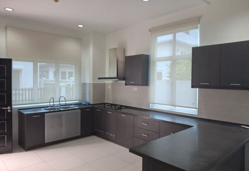 MYDiva, Perdana Lakeview East