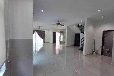 MYDiva, Perdana Lakeview East