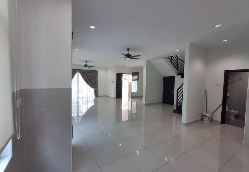 MYDiva, Perdana Lakeview East