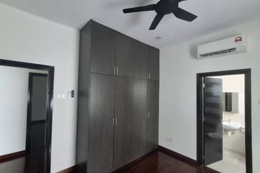 MYDiva, Perdana Lakeview East