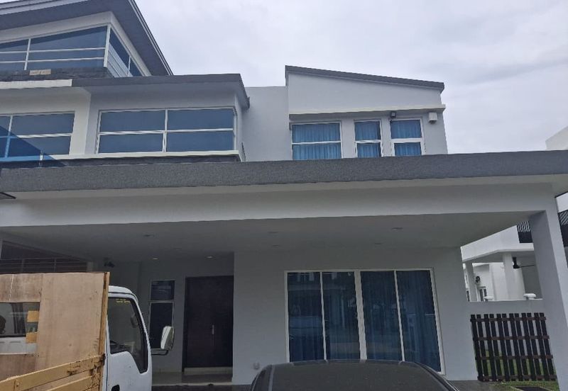 MYDiva, Perdana Lakeview East