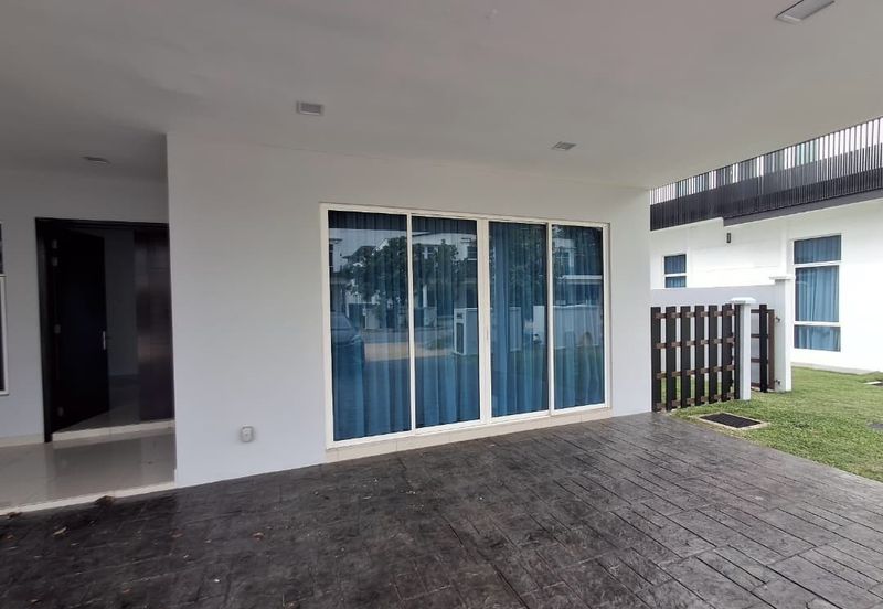 MYDiva, Perdana Lakeview East