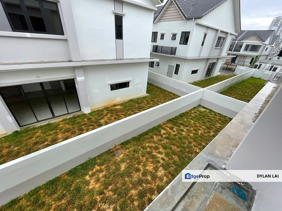 Sejati lakeside 2 Semi-D with the cheapest price selling. Brand New unit nobody stayed before, bumi lot at Cyberjaya, Selangor, Cyberjaya