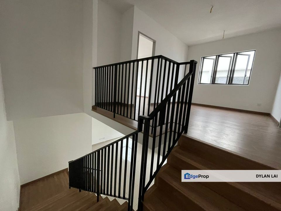 Sejati lakeside 2 Semi-D with the cheapest price selling. Brand New unit nobody stayed before, bumi lot at Cyberjaya, Selangor, Cyberjaya