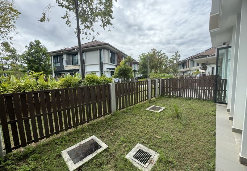 Isle of Botanica, Setia Eco Glades