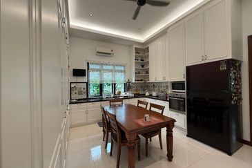 Perdana Lakeview East