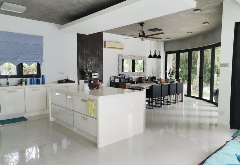 Perdana Lakeview East