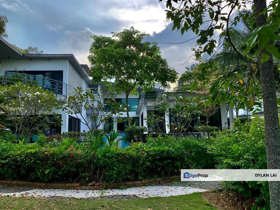 Perdana Lakeview East at Cyberjaya Bungalow Lot with big land and private pool, Selangor, Cyberjaya