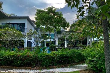 Perdana Lakeview East