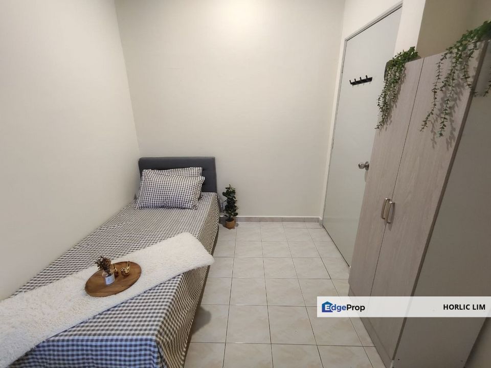 Room For Rent Near Mahsa Specialist Hospital - 1 Minute Walking Distance, Selangor, Jenjarom