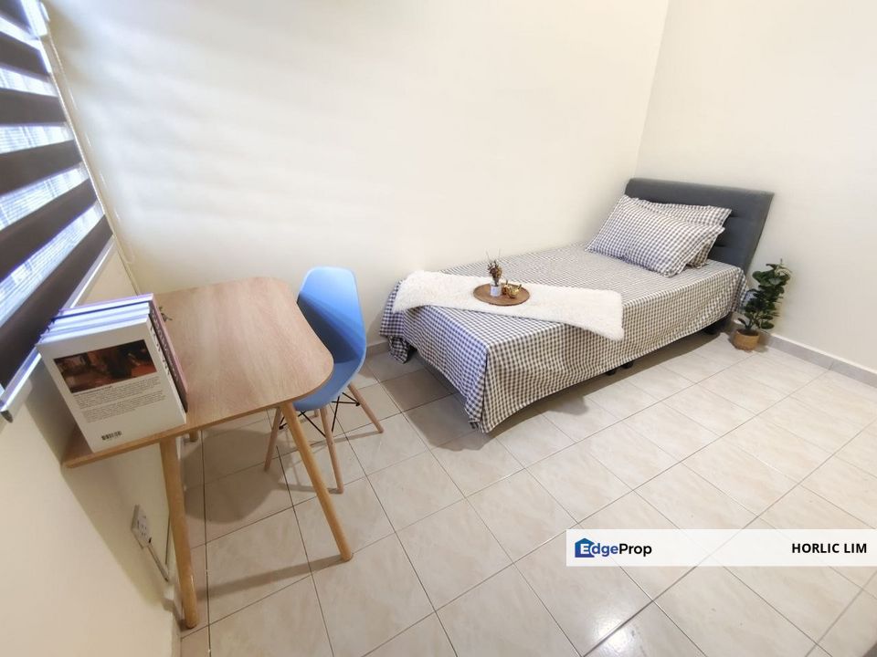 Room For Rent Near Mahsa Specialist Hospital - 1 Minute Walking Distance, Selangor, Jenjarom