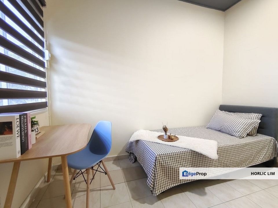 Room For Rent Near Mahsa Specialist Hospital - 1 Minute Walking Distance, Selangor, Jenjarom