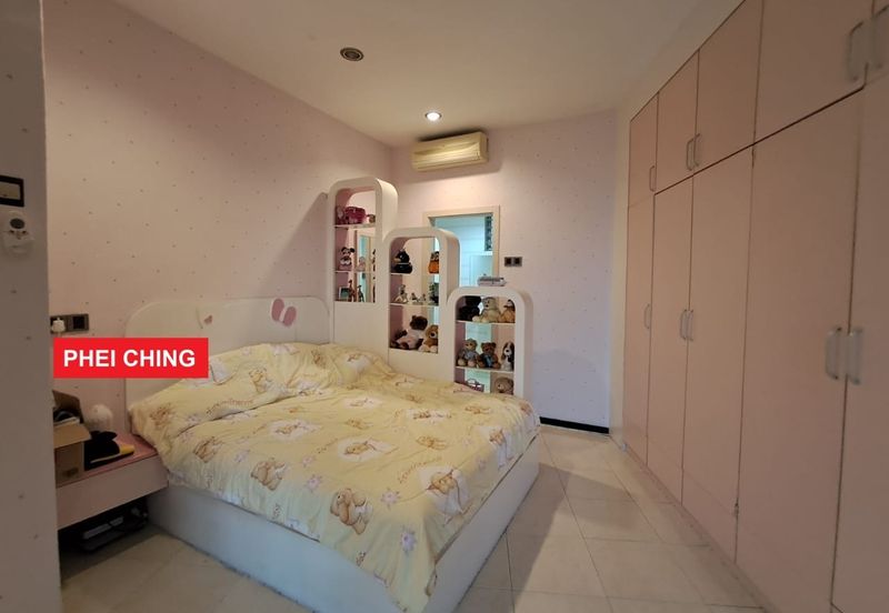 The View (Twin Towers)