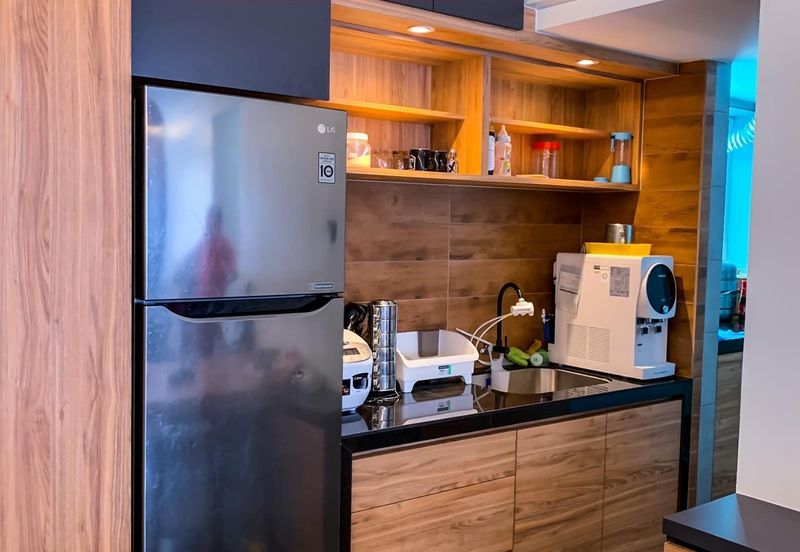 Dua Residensi @ Teluk Kumbar - Stylish Fully Renovated and Furnished Unit for Sale - RM250,000 only