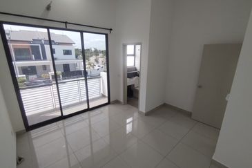 Robin @ Bandar Rimbayu