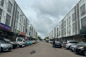 Oasis 2 @ Tropicana Danga Cove