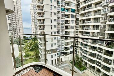 Baypoint @ Country Garden Danga Bay