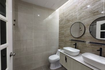 Stulang Laut / Darat